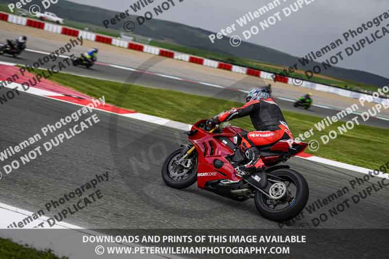 cadwell no limits trackday;cadwell park;cadwell park photographs;cadwell trackday photographs;enduro digital images;event digital images;eventdigitalimages;navarra;no limits trackdays;peter wileman photography;racing digital images;trackday digital images;trackday photos